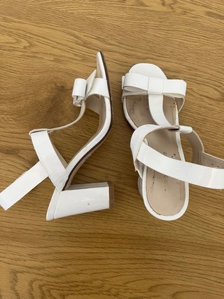 Sandalias tacón blancas lazo Talla 37