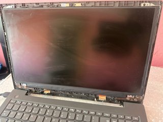 Lenovo V330 para piezas o reparación