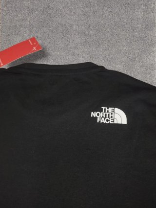 Camiseta The North Face negra