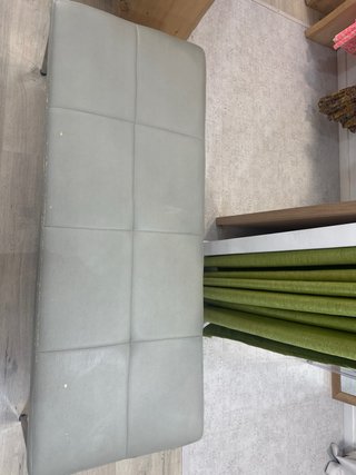 Banqueta chaise longue gris polipiel
