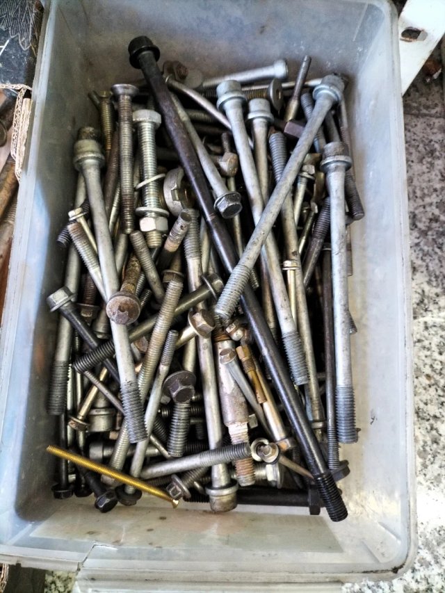 Lote de tornillería, pernos y pasadores