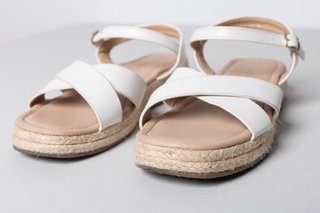 Sandalias blancas de niña de cuña esparto Talla 36