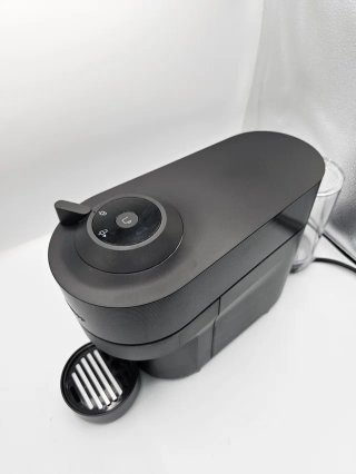 Cafetera Nespresso Vertuo Pop Negra + Capsulas