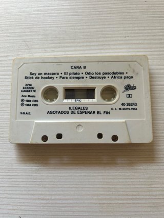 Casete ILEGALES Agotados de esperar el fin
