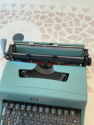 Máquina de escribir Olivetti Lettera 32