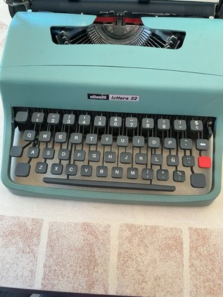 Máquina de escribir Olivetti Lettera 32