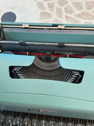 Máquina de escribir Olivetti Lettera 32