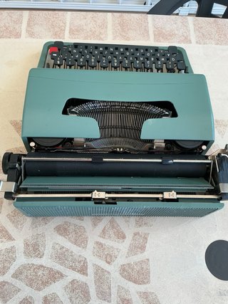 Máquina de escribir Olivetti Lettera 32