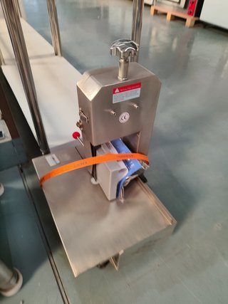 CORTADORA DE HUESOS Y CARNE / INDUSTRIAL