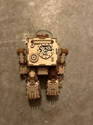 Robot de madera para montar