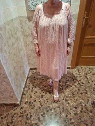 Vestido encaje rosa hombros descubiertos T.XXXL