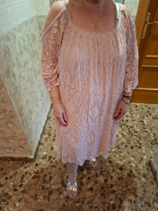 Vestido encaje rosa hombros descubiertos T.XXXL
