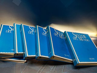 coleccion, SELLOS DEL MUNDO. 8 ARCHIVADORES con fichas y sellos de cada pais, COMPLETA. ORBIS FABBRI