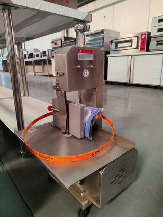 CORTADORA DE HUESOS Y CARNE INDUSTRIAL / NUEVA