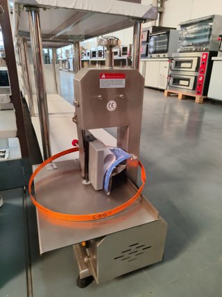 CORTADORA DE HUESOS Y CARNE INDUSTRIAL / NUEVA