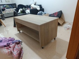 Mesa centro elevable con ruedas