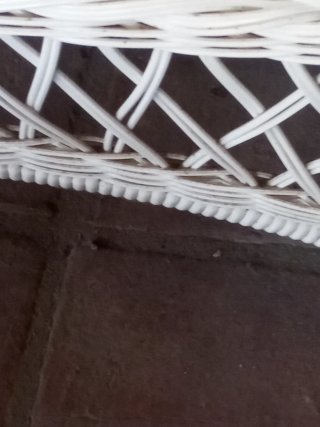 Conjunto de jardín blanco en resina sintética.