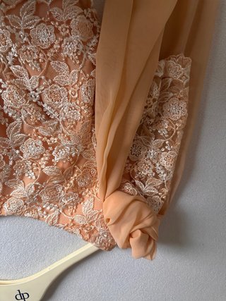 Elegante vestido ceremonia salmón