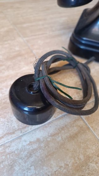 Teléfono antiguo baquelita CTNE 5523-E
