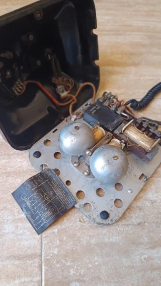 Teléfono antiguo baquelita CTNE 5523-E