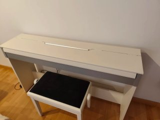 Piano Thomann DP-33 con banqueta