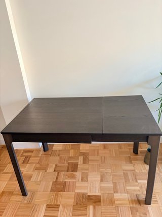 Mesa de comedor Ikea marrón extensible