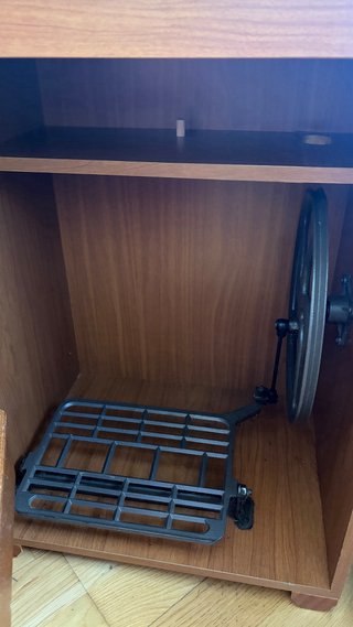 Mueble para máquina de coser de madera