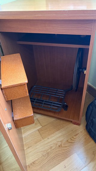 Mueble para máquina de coser de madera