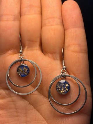 Pendientes artesanales azules y dorados