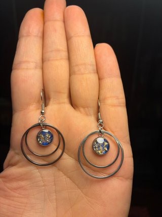 Pendientes artesanales azules y dorados