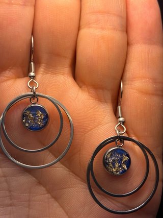 Pendientes artesanales azules y dorados
