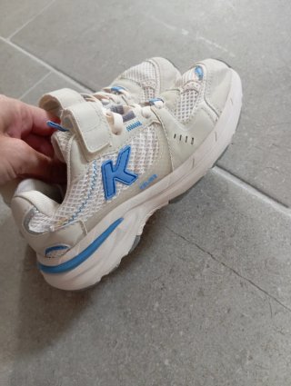 Zapatillas niño Kelme blancas y azules