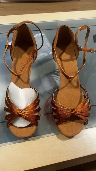 Zapatos de baile nuevos