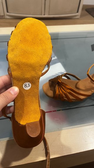 Zapatos de baile nuevos