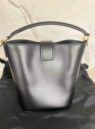 Bolso cubo CELINE piel negra herrajes dorados