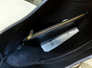 Bolso cubo CELINE piel negra herrajes dorados