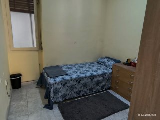 Habitación completa: cama, armario y cómoda