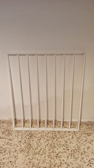 Reja seguridad ventana blanca