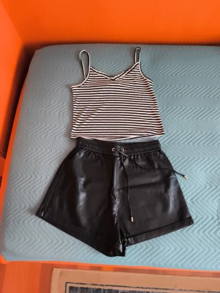 Conjunto top tirantes y shorts efecto piel
