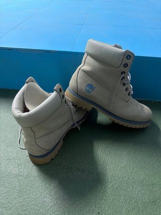 Botines grises y azules