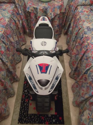 Moto eléctrica infantil blanca