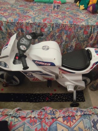 Moto eléctrica infantil blanca