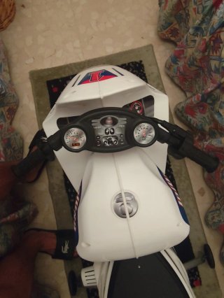 Moto eléctrica infantil blanca