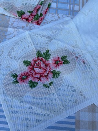 Mantel vintage y servilletas bordados