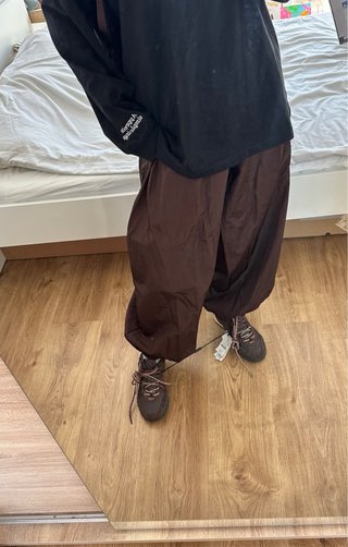 Chocolate nylon balloon trousers Zara