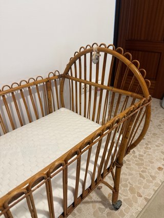 Moisés de mimbre con colchón