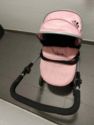 Carro de muñecas rosa