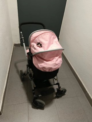 Carro de muñecas rosa