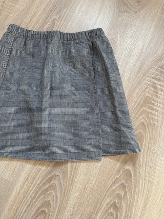 Falda de cuadros gris
