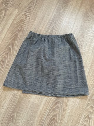 Falda de cuadros gris